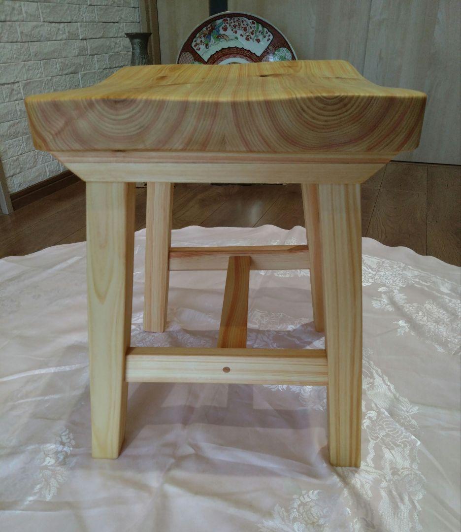 檜の椅子(89)　緑❕　座面を座りやすく削り上げ、つるつるに仕上げ❕