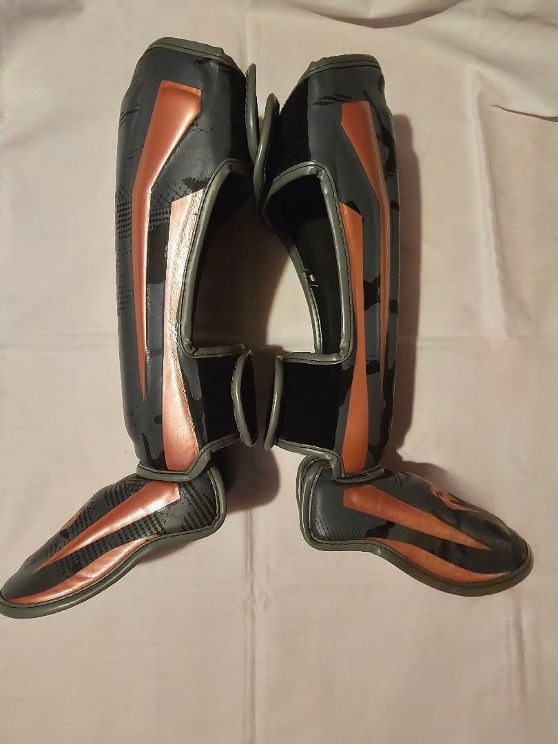 ろひもと　Venum（ヴェナム)　レガース　Mサイズ