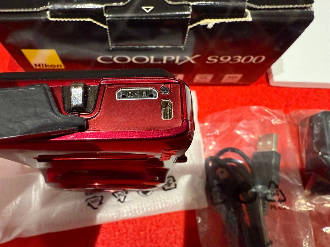 Nikon COOLPIX S9300 レッド
