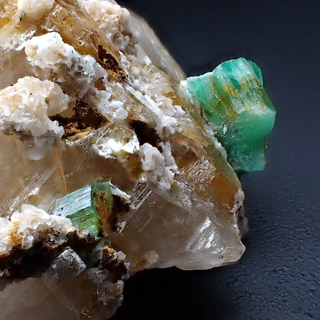 【アフガニスタン/パンジシール産】エメラルド原石