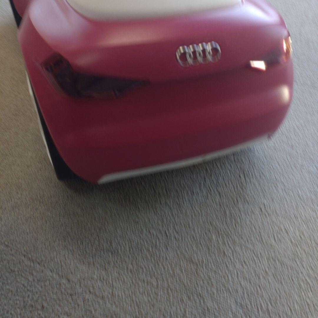 アウディ　子供用　乗り物　おもちゃ　キッズ　車　Audi