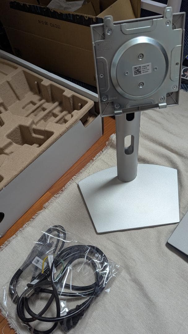 DELL 4Kディスプレイ S2722QC