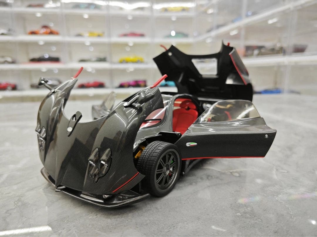 Almost Real 1/18 パガーニ ゾンダ ブラックカーボン 当日発送