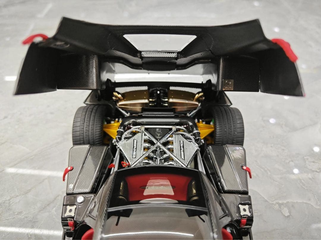 Almost Real 1/18 パガーニ ゾンダ ブラックカーボン 当日発送