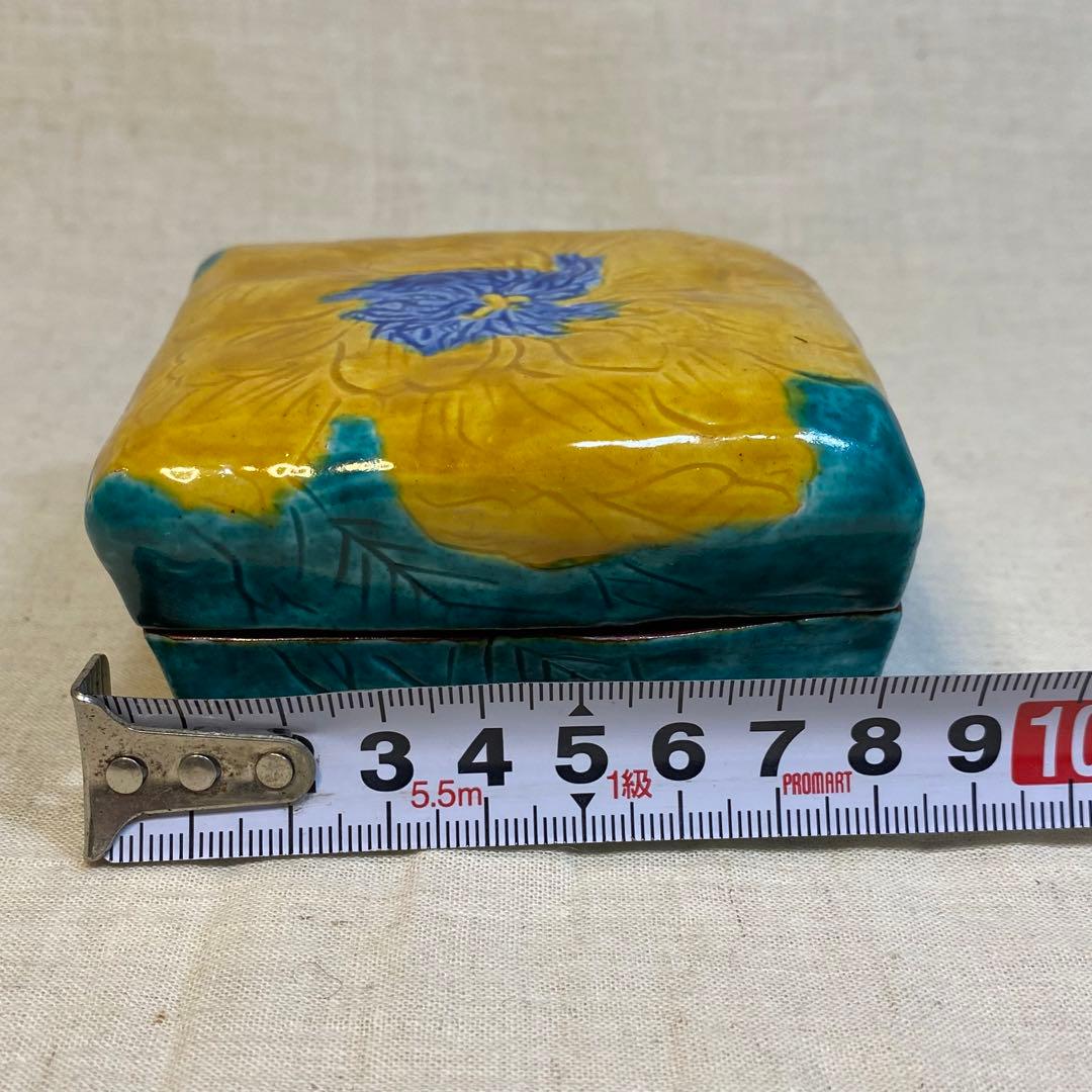 九谷焼　香合　花の図　春夏秋冬　茶道具　在銘