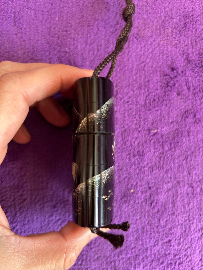 螺鈿 漆塗り 馬の絵柄 来年の干支 根付 印籠