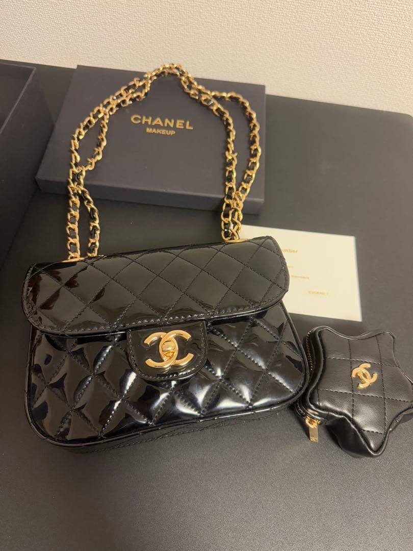 CHANEL ショルダーバッグ ブラックレザー ケース ノベルティ