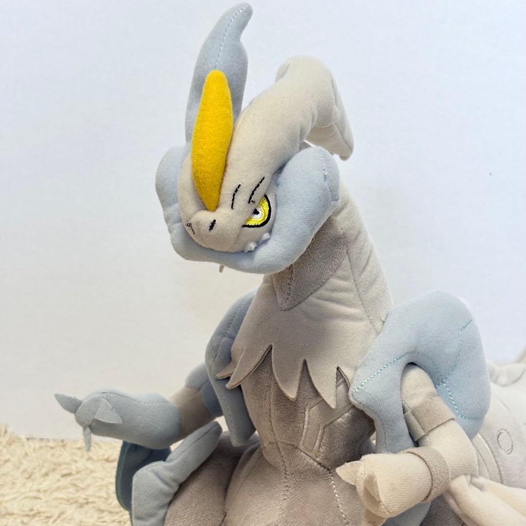 キュレム　ぬいぐるみ　ホワイトキュレム　ブラックキュレム　タカラトミー　TOMI