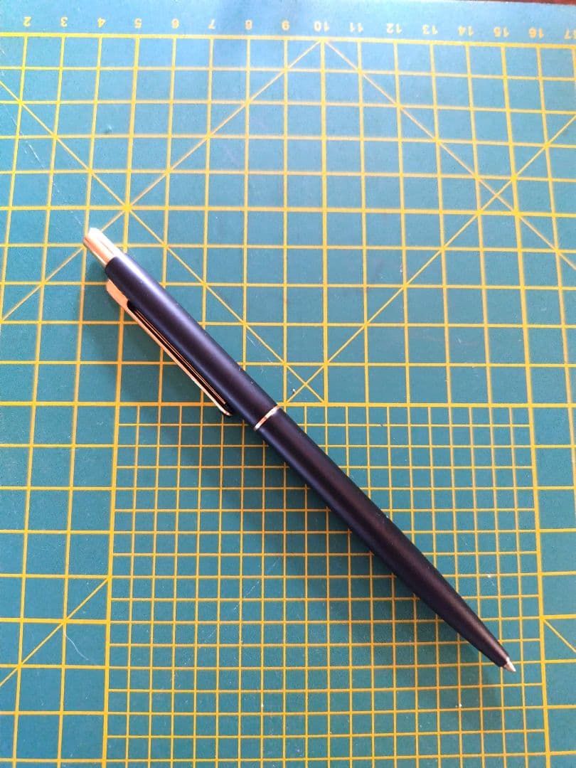 モンブラン ボールペン マット・ブラック＆ゴールド 「絶版品」