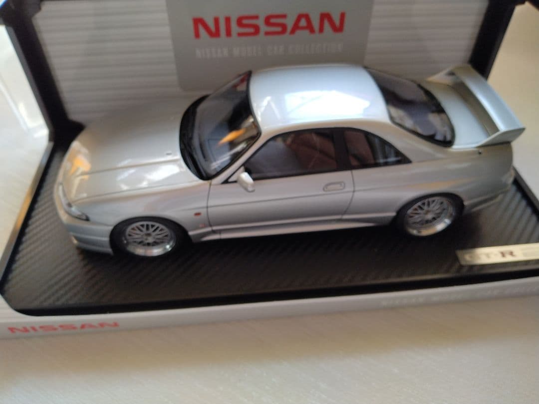 カッキー　1/18 ニッサン スカイライン GT-R BCNR33
