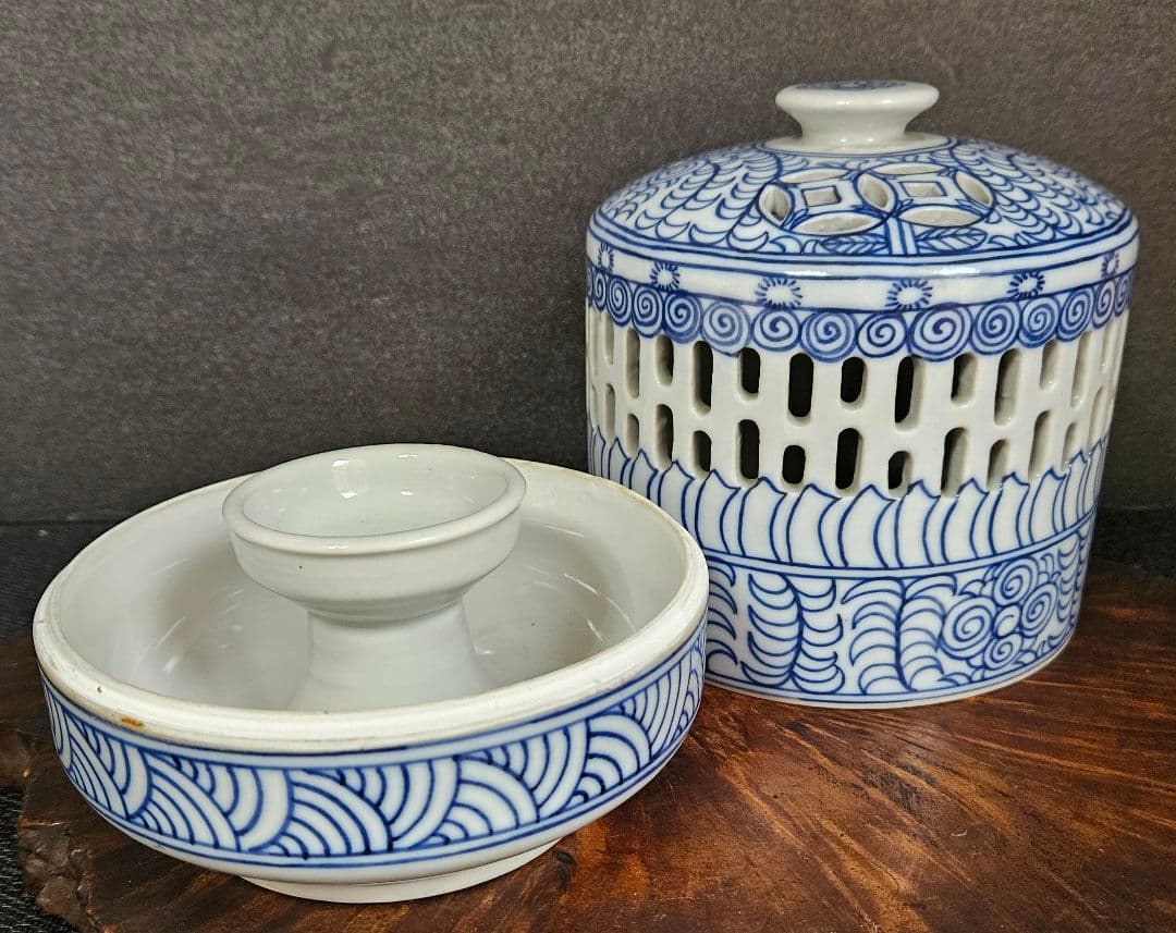 中国陶磁器　青華　染付　倣　明朝清朝期 透かし造り　燭台　燈台　灯り　灯り道具