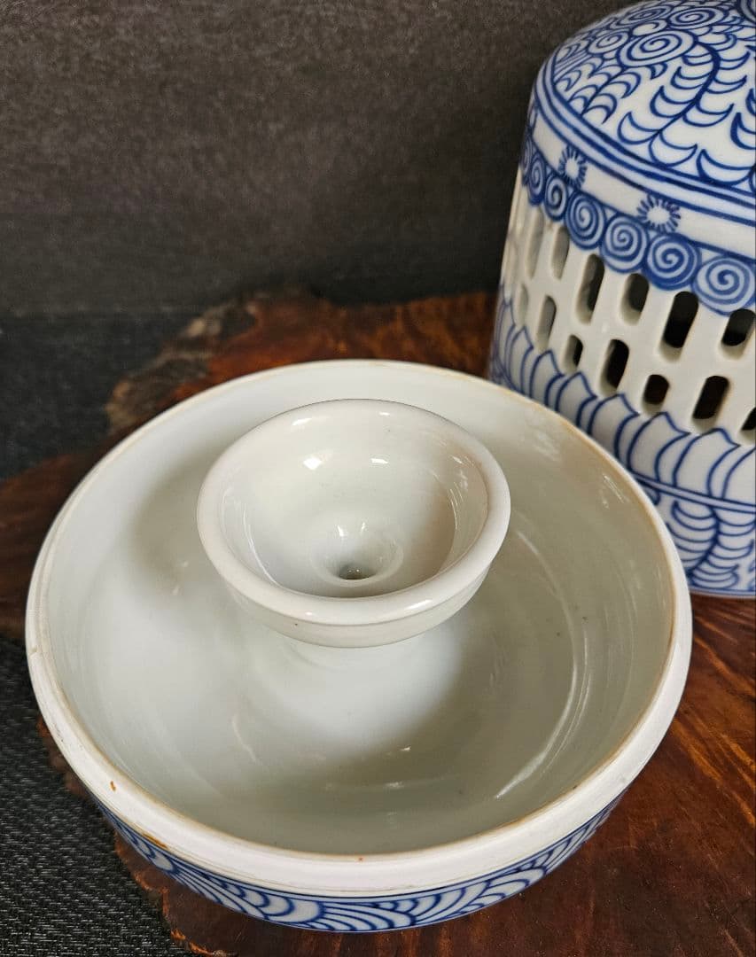 中国陶磁器　青華　染付　倣　明朝清朝期 透かし造り　燭台　燈台　灯り　灯り道具