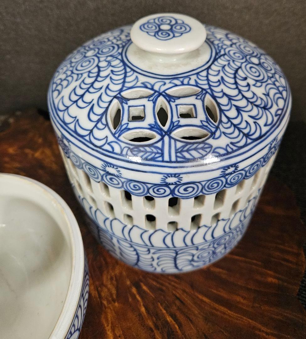 中国陶磁器　青華　染付　倣　明朝清朝期 透かし造り　燭台　燈台　灯り　灯り道具