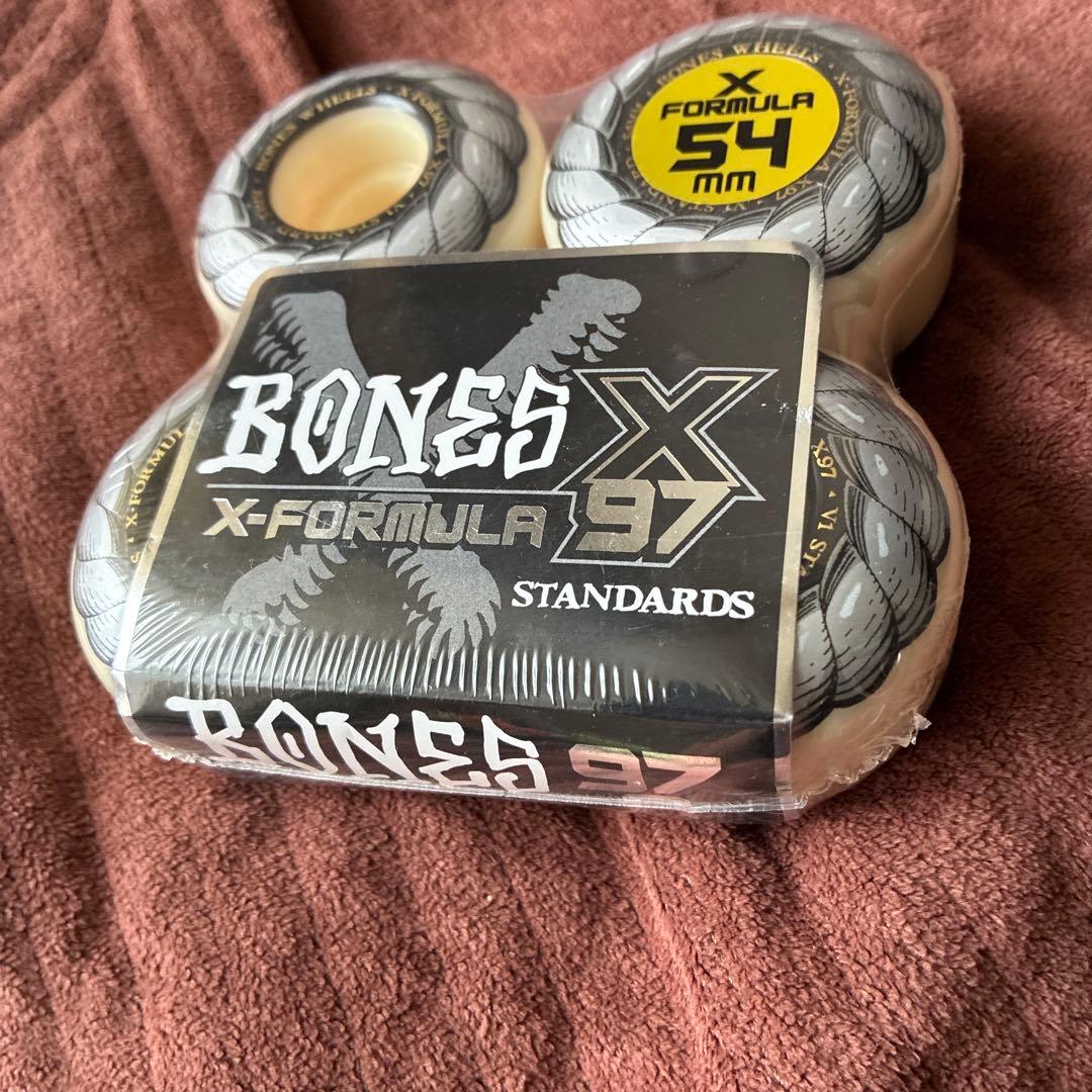 スケボー　ウィール　ボーンズ