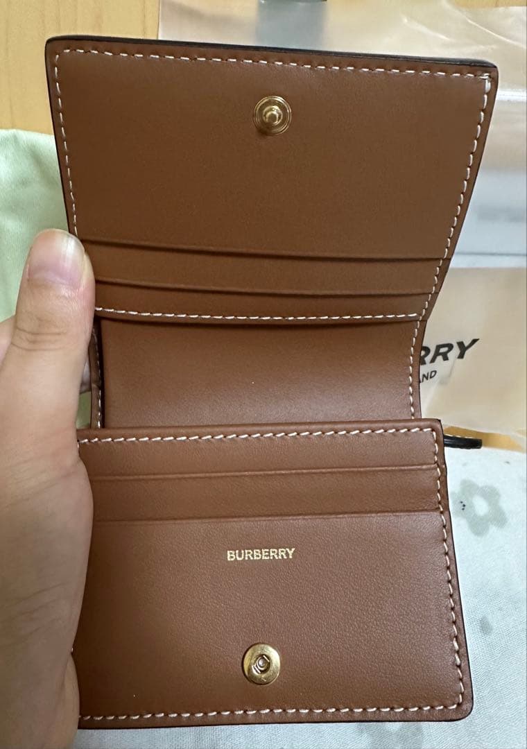 【新品未使用】BURBERRY 二つ折り財布 ベージュ チェック柄