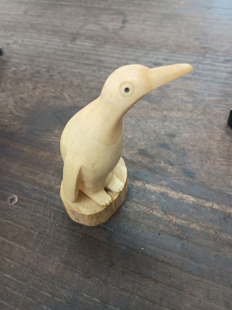 マッコウクジラ 歯 鯨歯 143.1g 置物　ペンギン