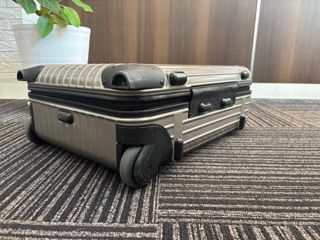 RIMOWA シャンパンゴールドキャリーケース 2輪