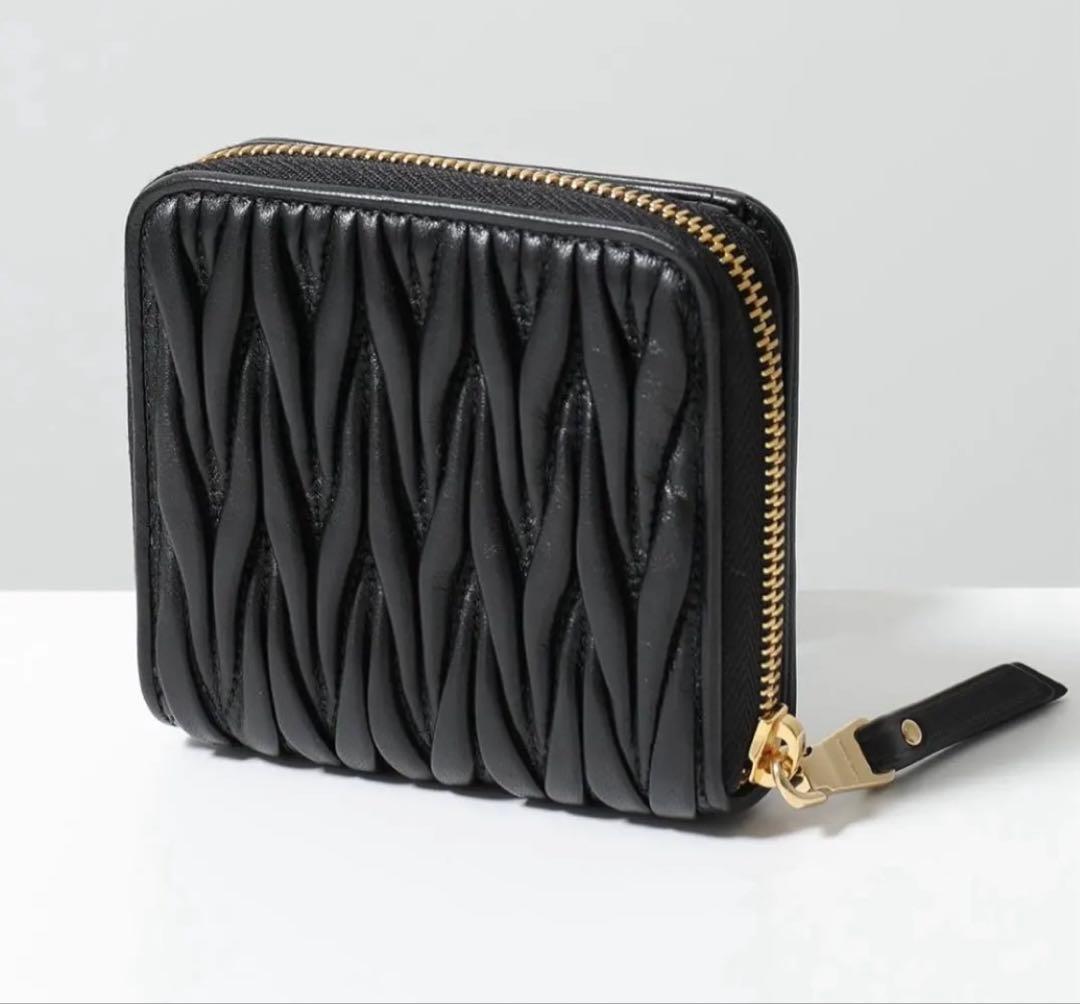 ☆MIU MIU☆ マテラッセ 黒 二つ折り財布 新品未使用品♪