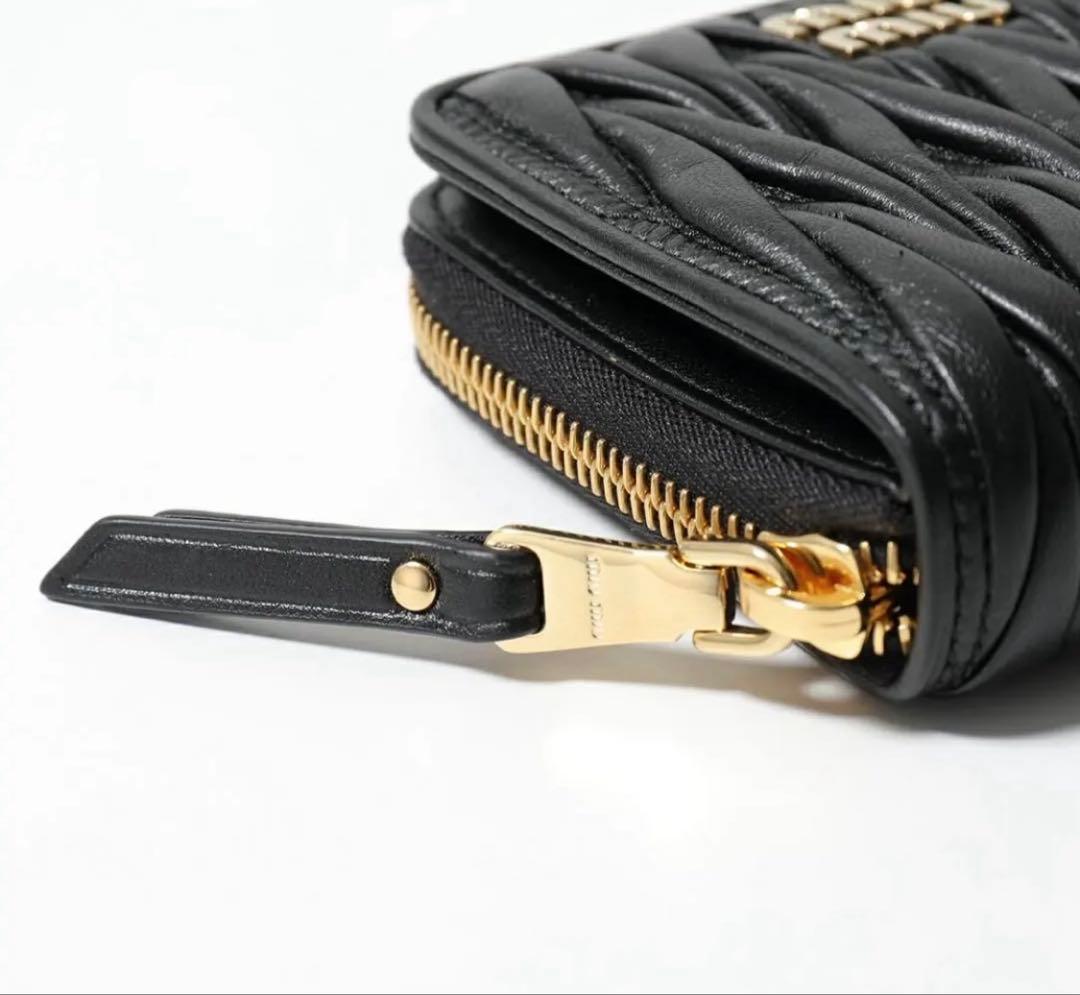 ☆MIU MIU☆ マテラッセ 黒 二つ折り財布 新品未使用品♪