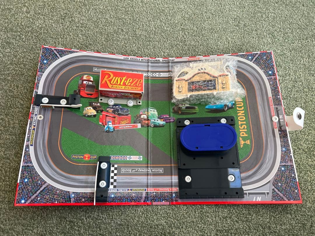 カーズ トミカ マックイーンセット 壁掛け木製ケース 全て箱有 美品