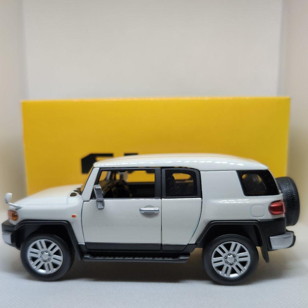 TOYOTA　FJ　CRUISER　カラーサンプルミニカー