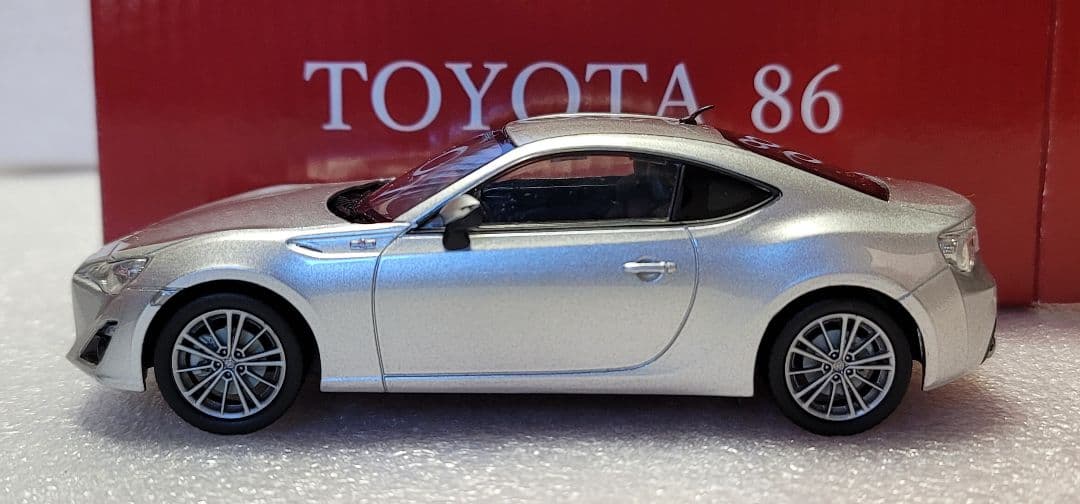 【 全国送料無料 】美品！ ディーラー特注 トヨタ 86 ミニカー ケース付