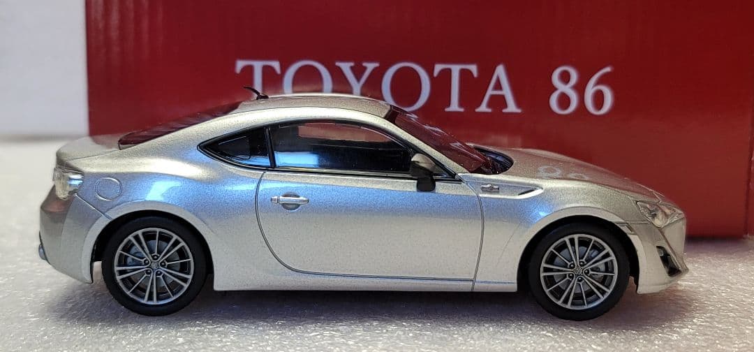 【 全国送料無料 】美品！ ディーラー特注 トヨタ 86 ミニカー ケース付