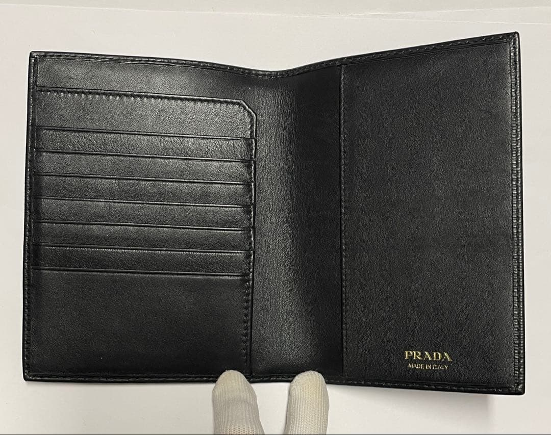 【美品】PRADAプラダ　パスポートケース　❤︎