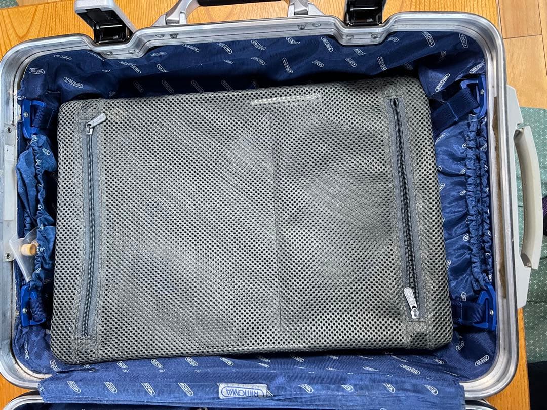 リモワRIMOWA シルバーインテグラル スーツケース 機内持ち込み