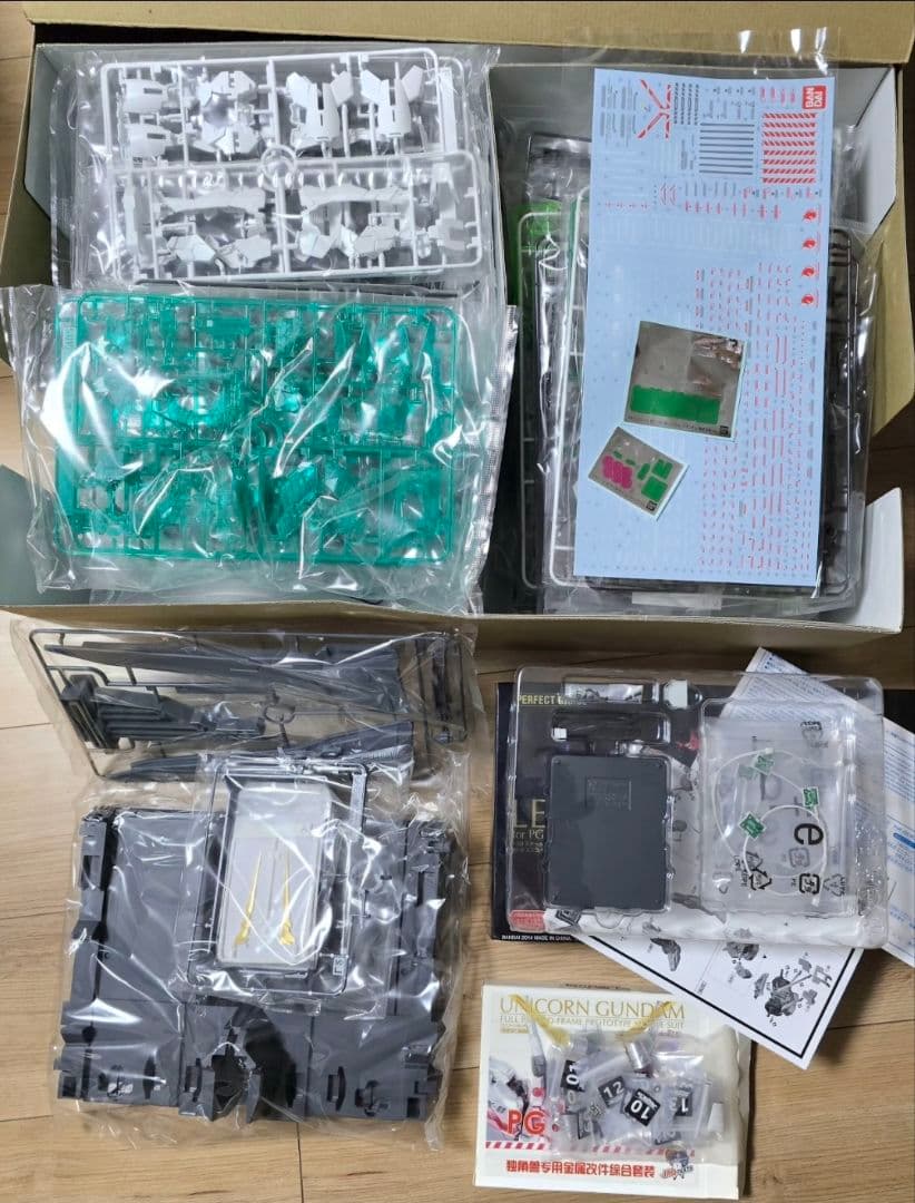 PG 1/60 RX-0 ユニコーンガンダム最終決戦 純正LED＋JAOメタル付