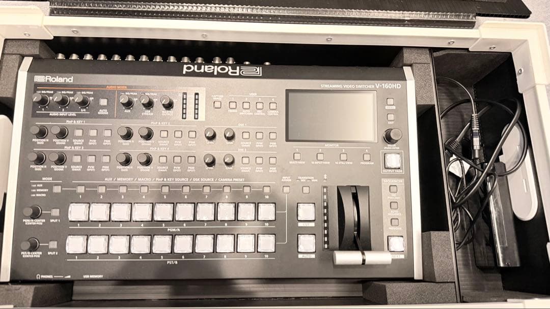 Roland V-160HD モニター、音響ケーブル付き