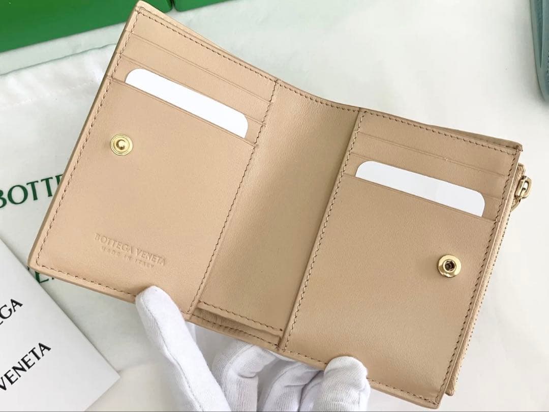 Bottega Veneta ボッテガ・ヴェネタ　二つ折りファスナーウォレット