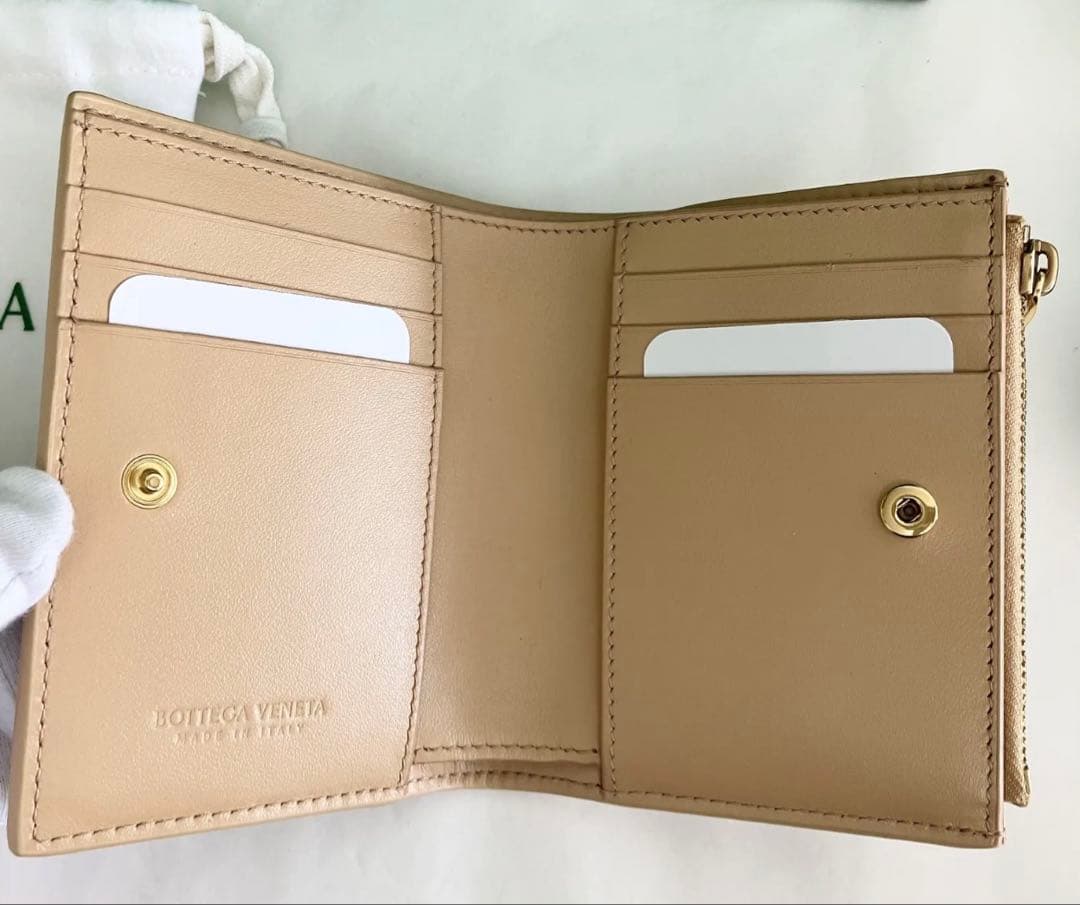 Bottega Veneta ボッテガ・ヴェネタ　二つ折りファスナーウォレット