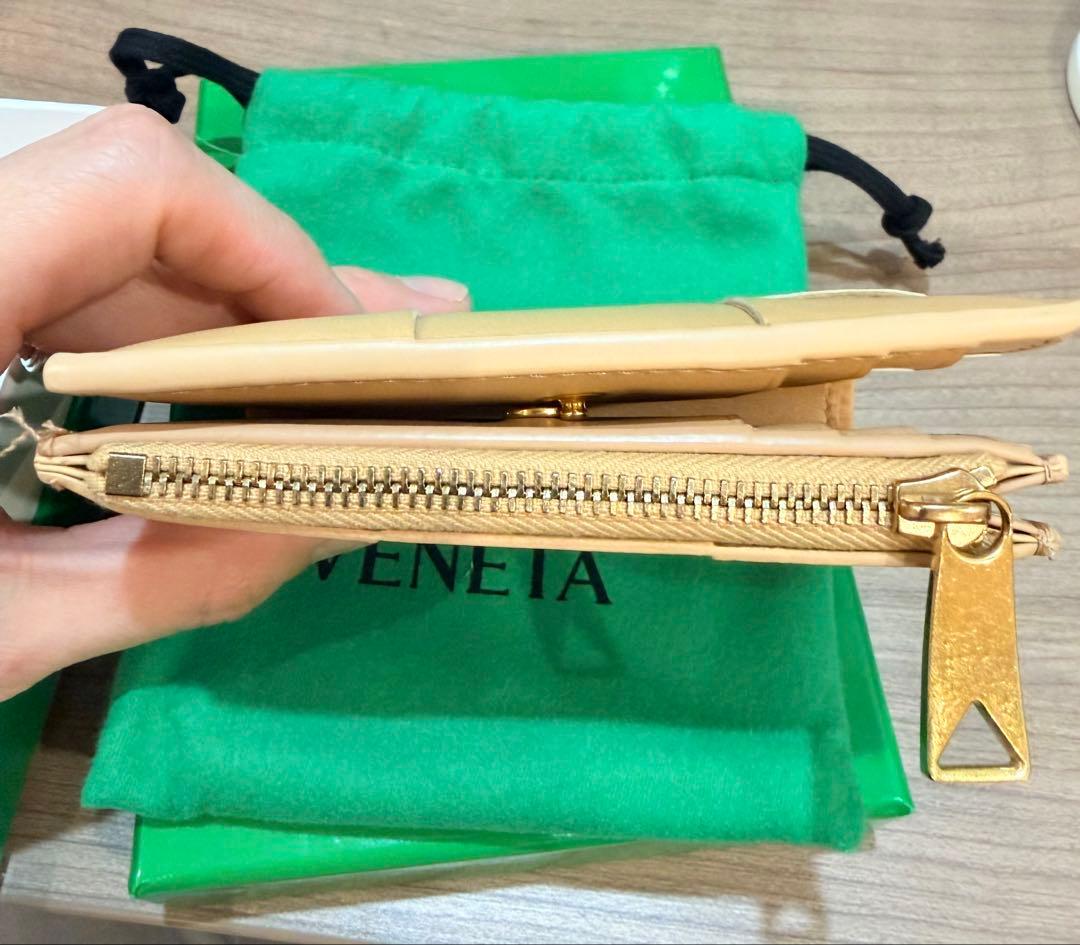 Bottega Veneta ボッテガ・ヴェネタ　二つ折りファスナーウォレット