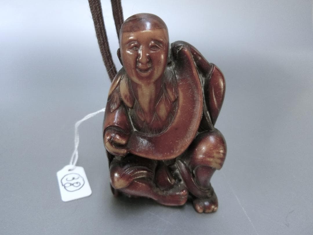 古色味！【根付　神様　仏様・38・提げ物　骨董　桑の神様？】◆収集　牙　紐止め