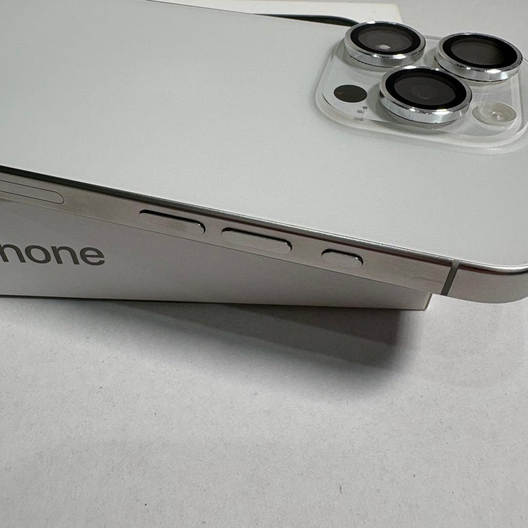 Apple iPhone 15 Pro ホワイトチタニウム　128GB本体