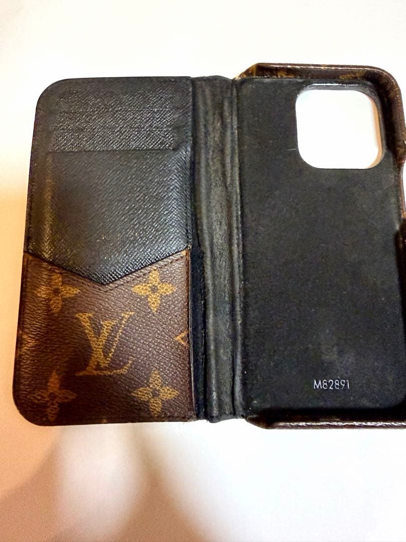 ルイヴィトン iPhone15pro フォリオ スマホケース