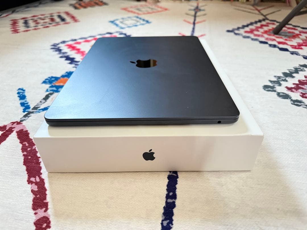 こ*き様 MacBook Air M2 バッテリー100%