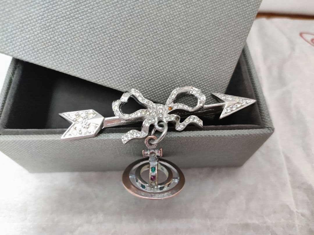 希少 ヴィヴィアンウエストウッドブローチ VivienneWestwood