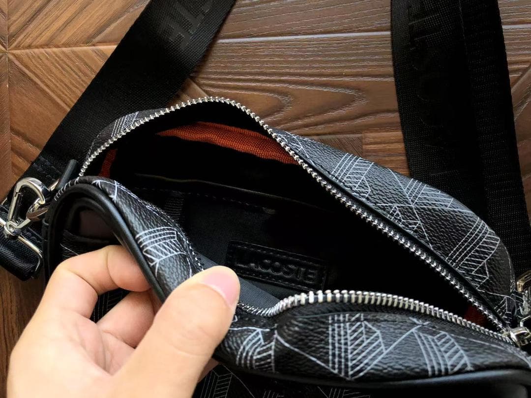 LACOSTE ショルダーバッグ