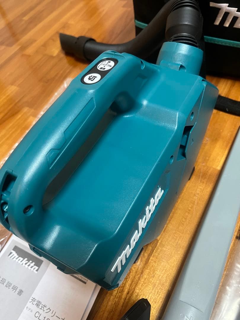 マキタ　充電式クリーナー　CL184D