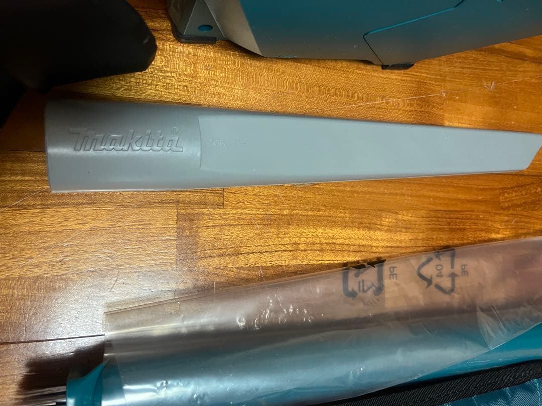 マキタ　充電式クリーナー　CL184D