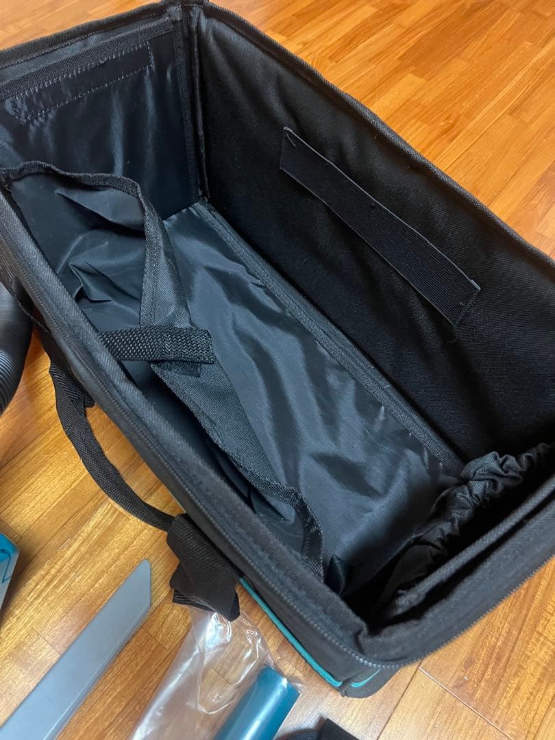 マキタ　充電式クリーナー　CL184D