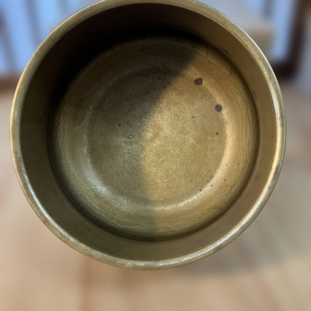 茶道具　建水　真鍮製(胴体外側に力強い文様あり)　紙箱　N326K