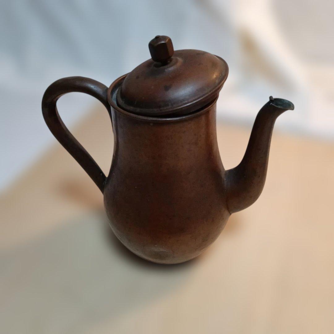 154..クラシック金属製ティーポット 絵画のモチーフ使用する、極小品