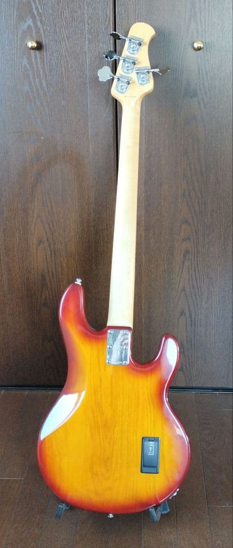 レフトハンド ベース Sterling by MUSIC MAN　RAY34LH