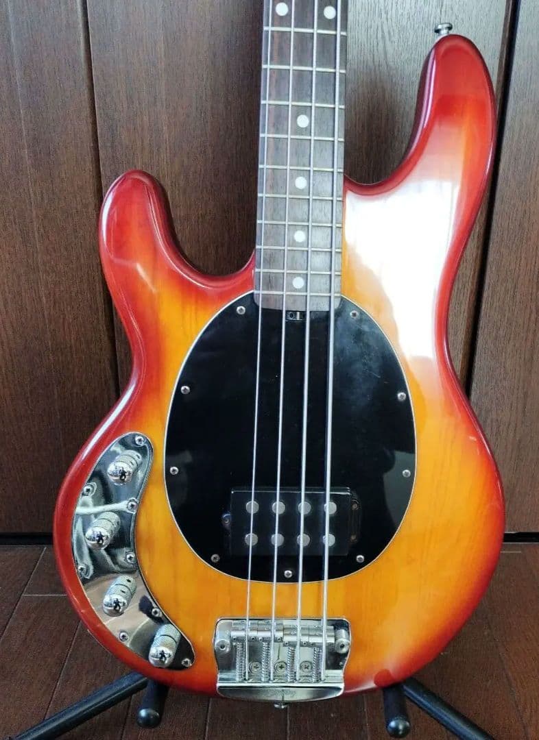 レフトハンド ベース Sterling by MUSIC MAN　RAY34LH
