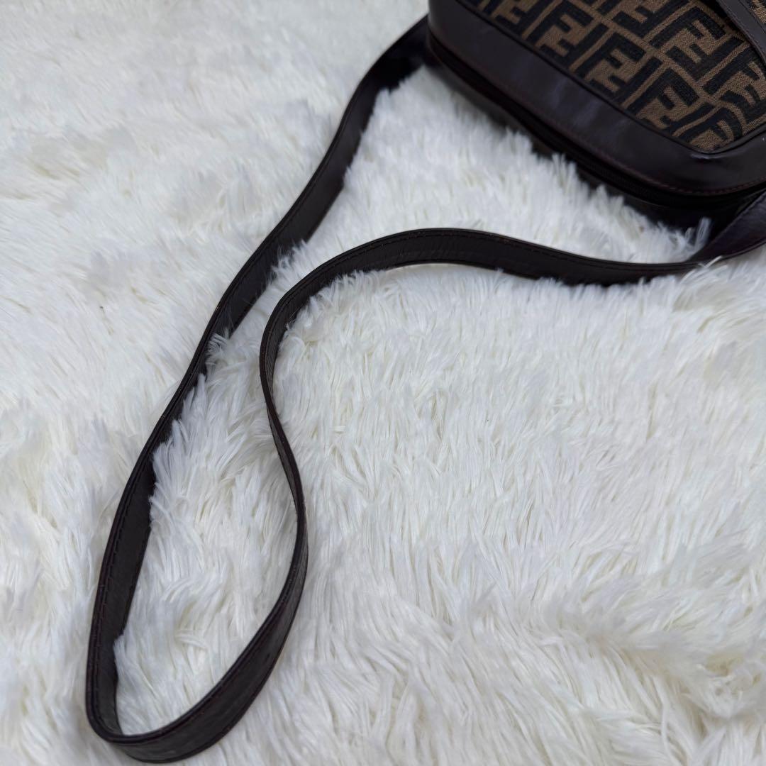 ✨美品✨ フェンディ ショルダーバッグ ズッカ柄 キャンバス サコッシュ