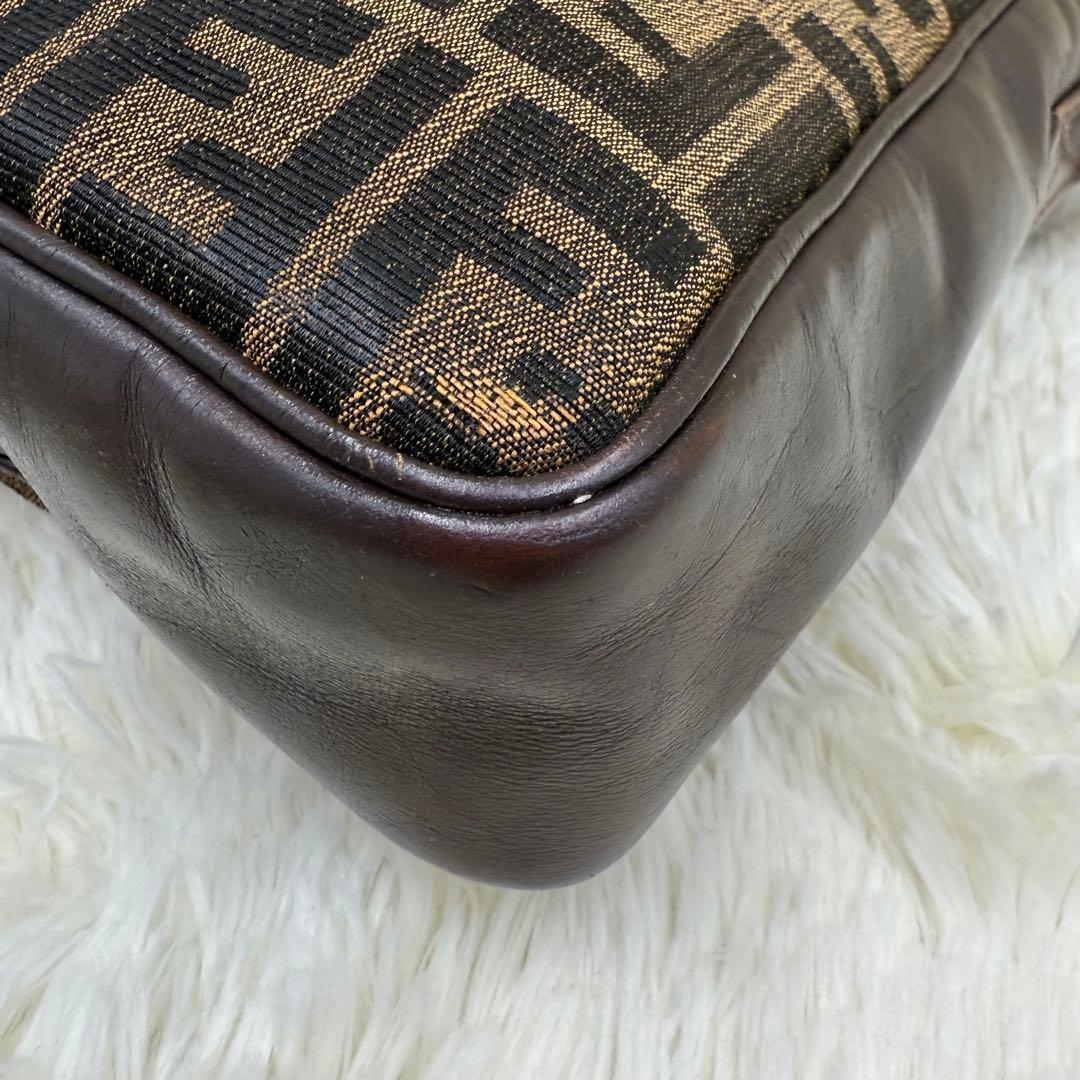 ✨美品✨ フェンディ ショルダーバッグ ズッカ柄 キャンバス サコッシュ