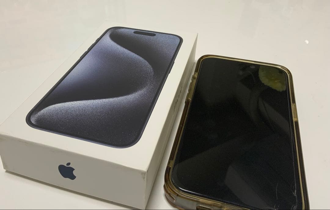 Apple iPhone 15 Pro (256 GB) - ブルーチタニウム